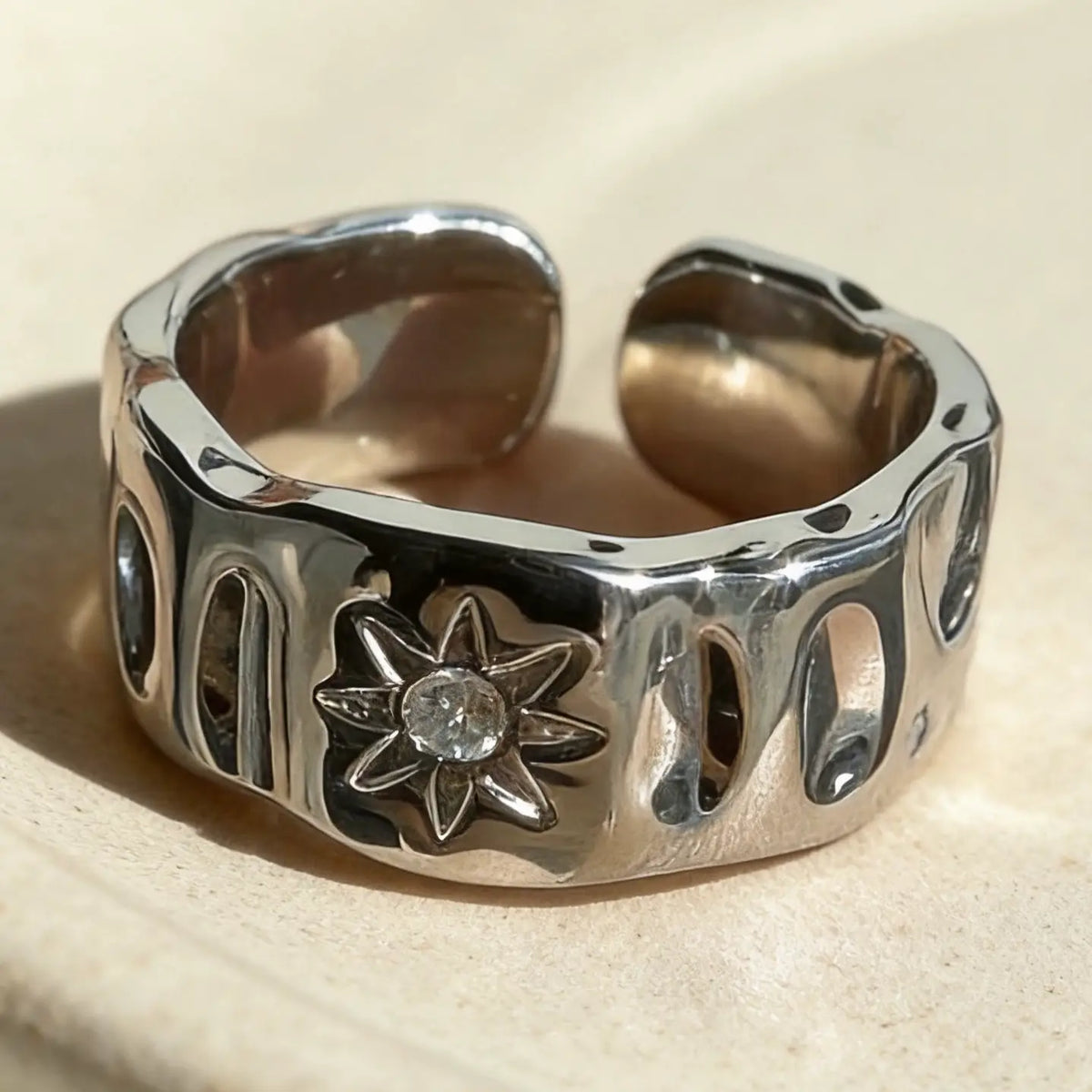 AureaJewelry - Star Engraved Celestial Ring